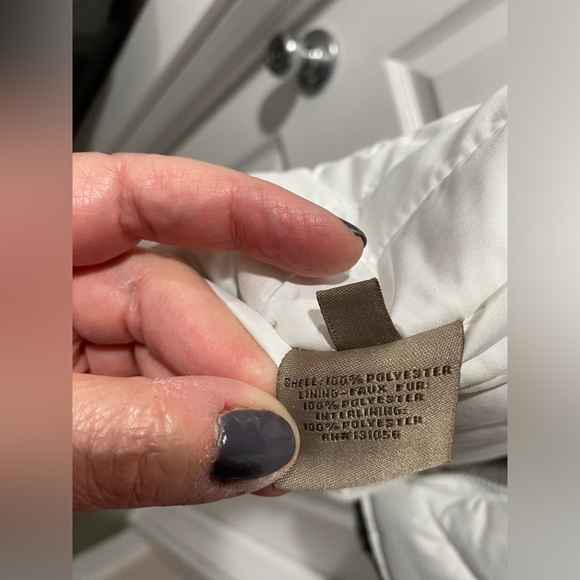 Reversible puffer vest, faux fur one side, white poly on other, size L - Picture 11 of 12